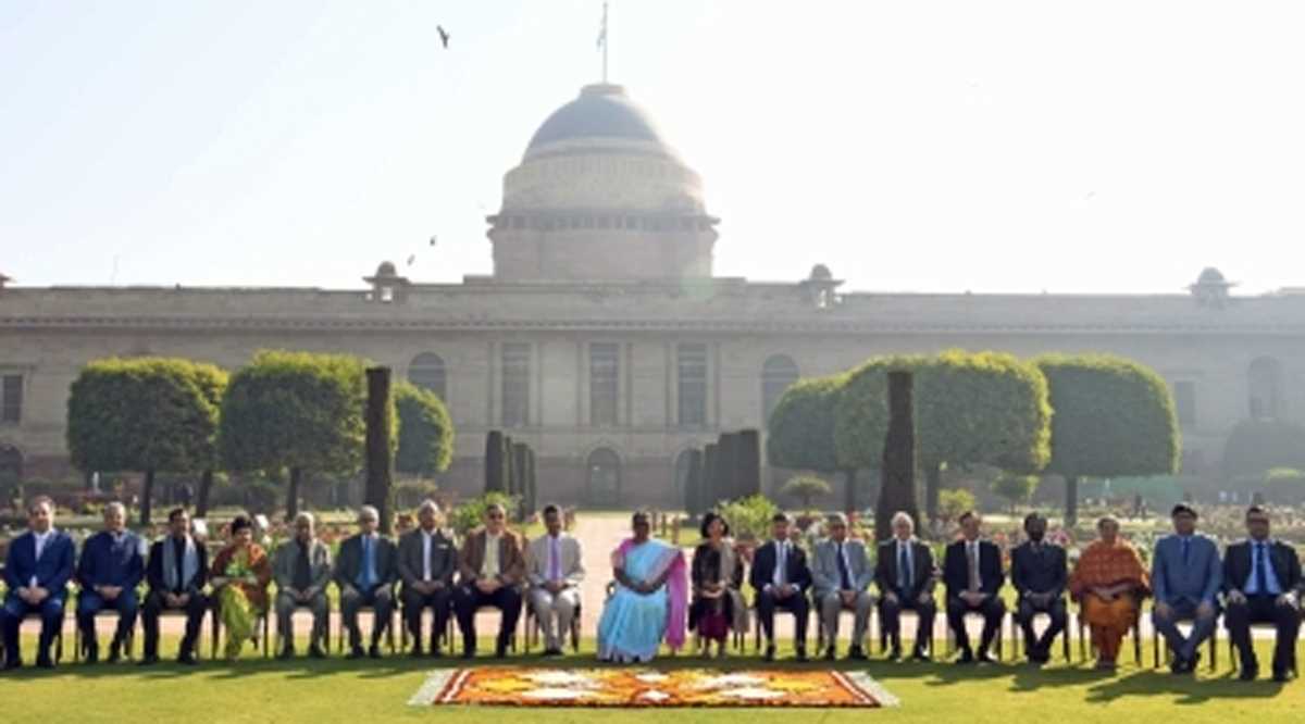 सीजेआई चंद्रचूड़ और दूसरे जजों ने अमृत उद्यान का किया दौरा